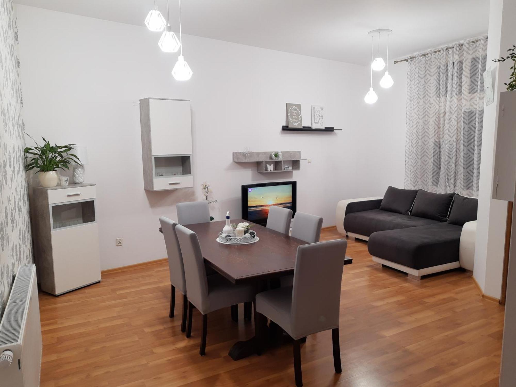 Apartment Chmielewskiego 1 *